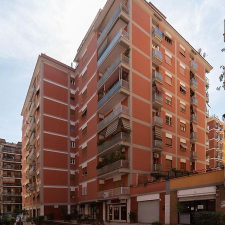 Joivy Delightful 3-Bed Flat With Balcony Apartment Rome Bagian luar foto