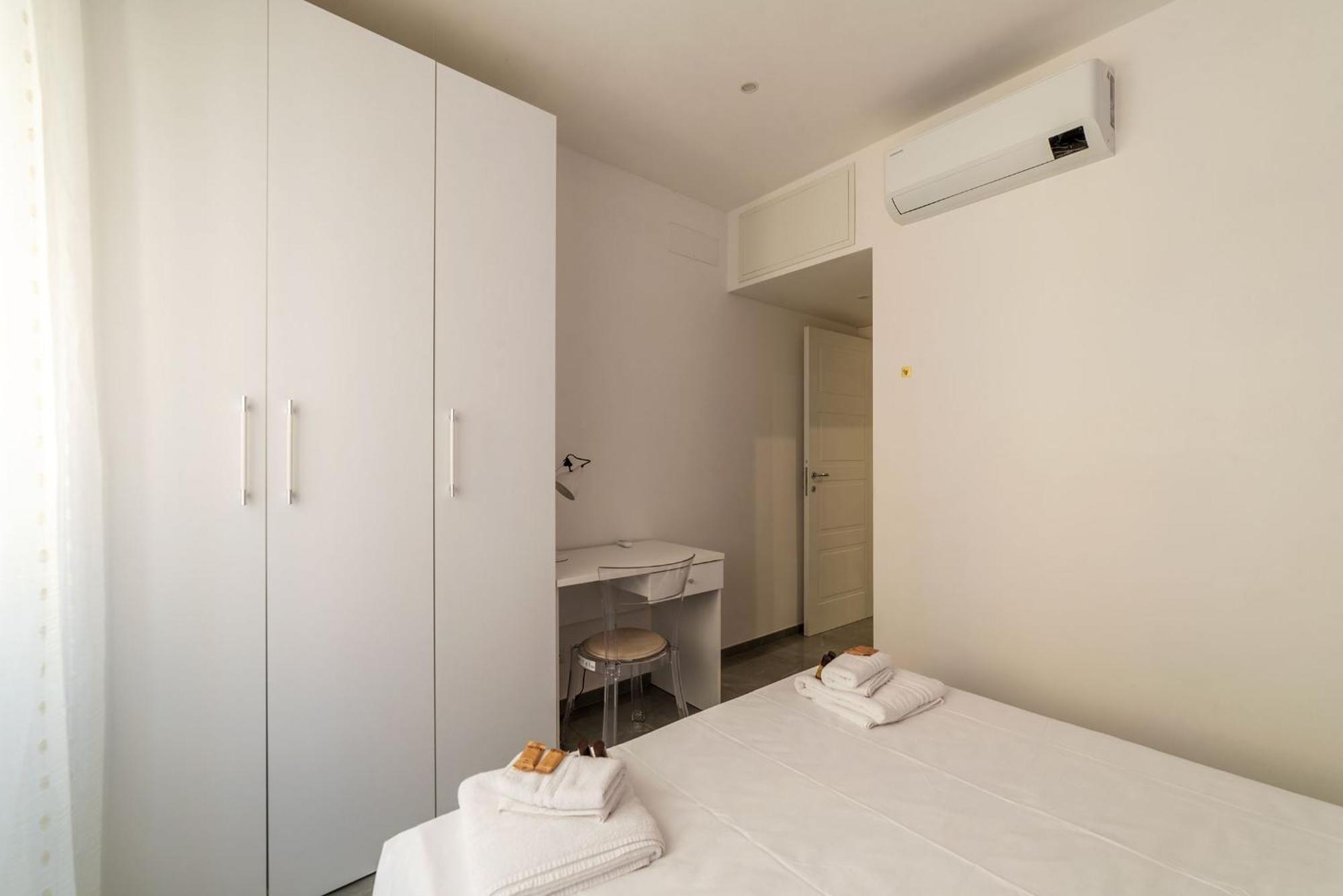 Joivy Delightful 3-Bed Flat With Balcony Apartment Rome Bagian luar foto