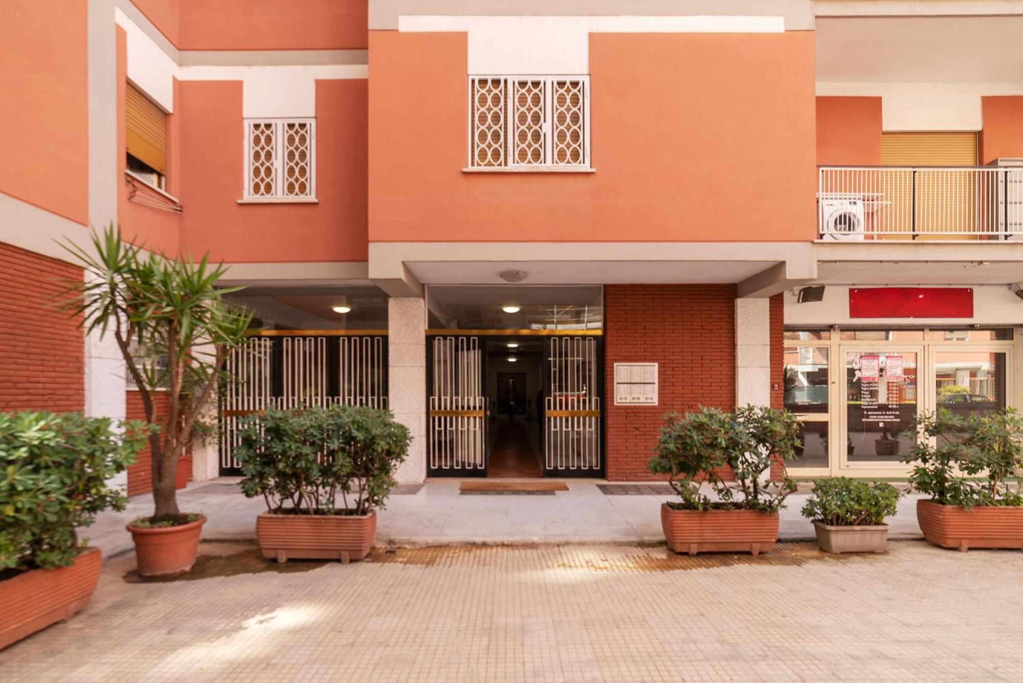 Joivy Delightful 3-Bed Flat With Balcony Apartment Rome Bagian luar foto
