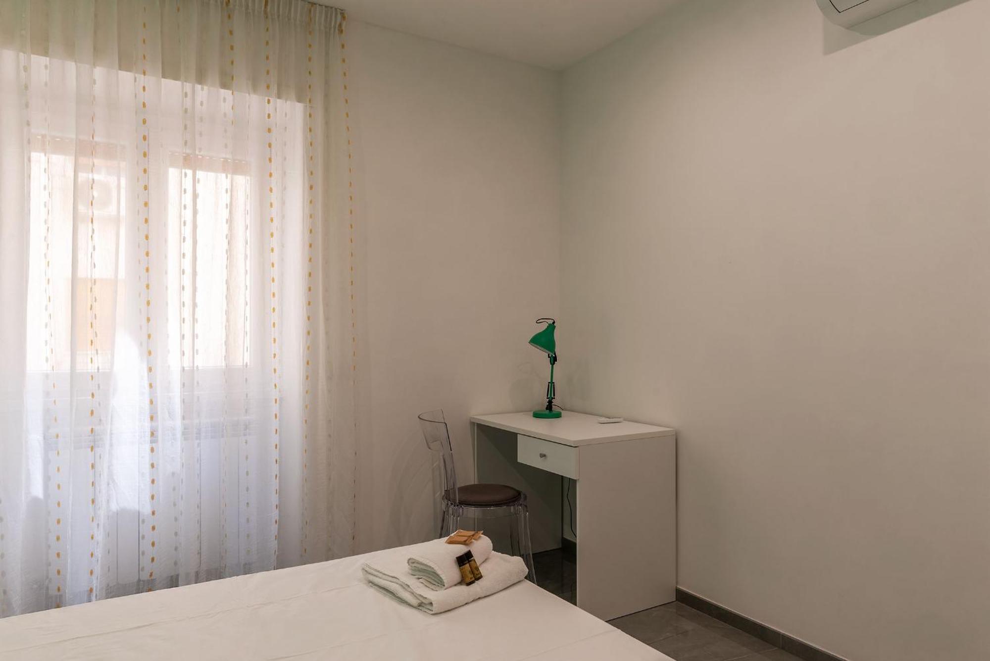 Joivy Delightful 3-Bed Flat With Balcony Apartment Rome Bagian luar foto